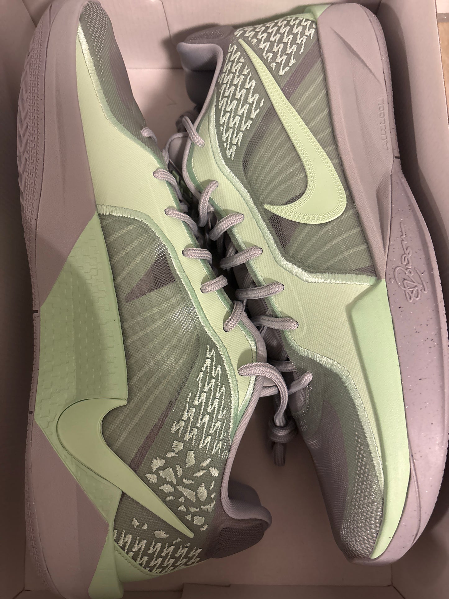Nike Sabrina 2, in grau/mintgrün, Größe 48