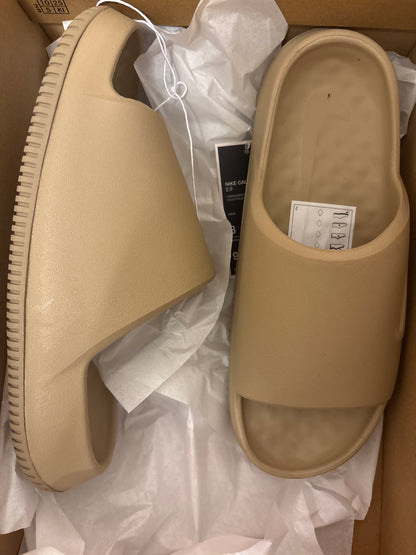 Nike Badelatschen Calm Slide 2.0 in beige, Größe 39