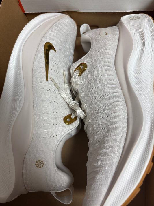 Nike Reactx Infinity Run 4 in weiss/gold/braun, Größe 42,5