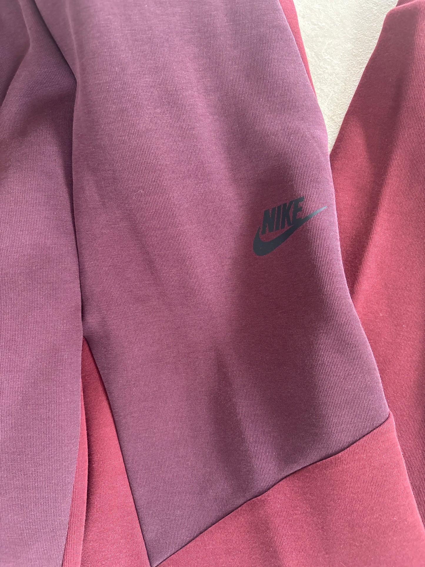 Nike Techfit Jogginghose in weinrot, Größe wählbar