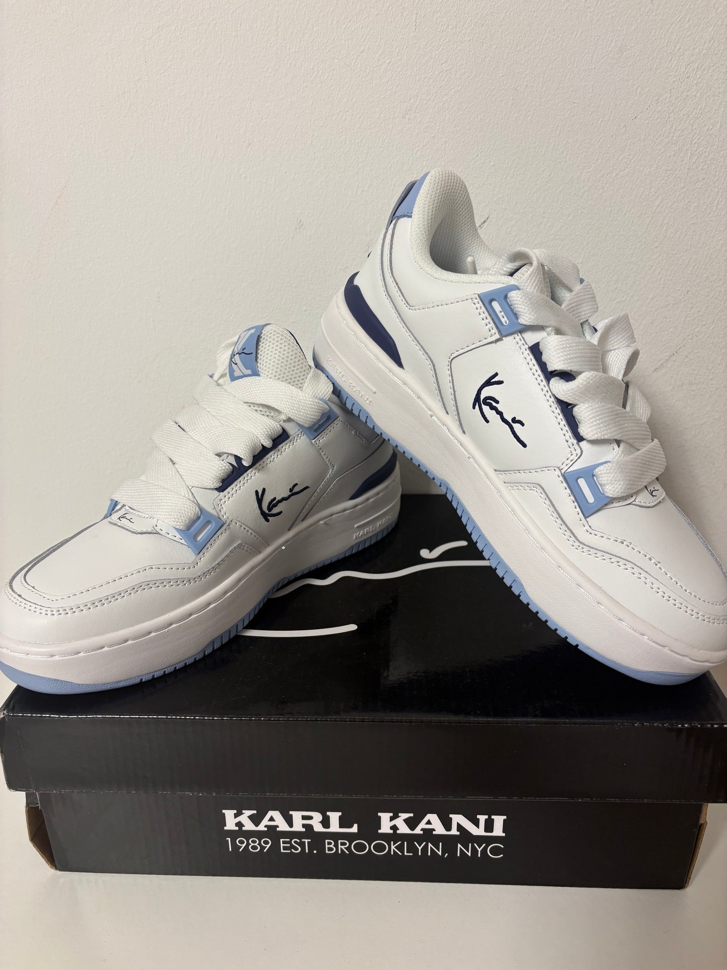 Karl Kani Sneaker in weiss/hellblau/blau, Größe 38,5