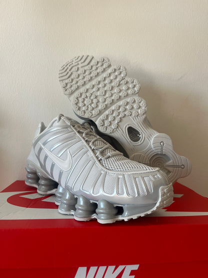 Nike Shox TL in weiß/silber, Größe 42,5
