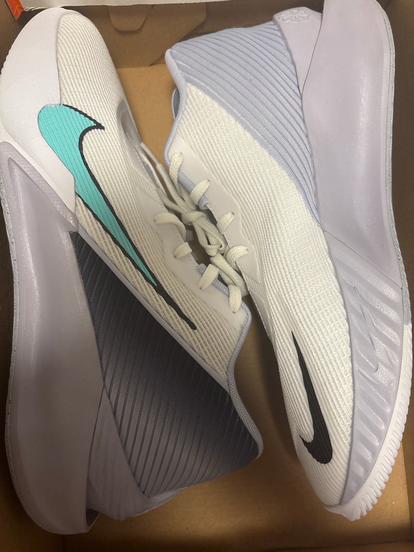 Nike G.T. Jump Academy, in grau/weiss, Größe 38,5