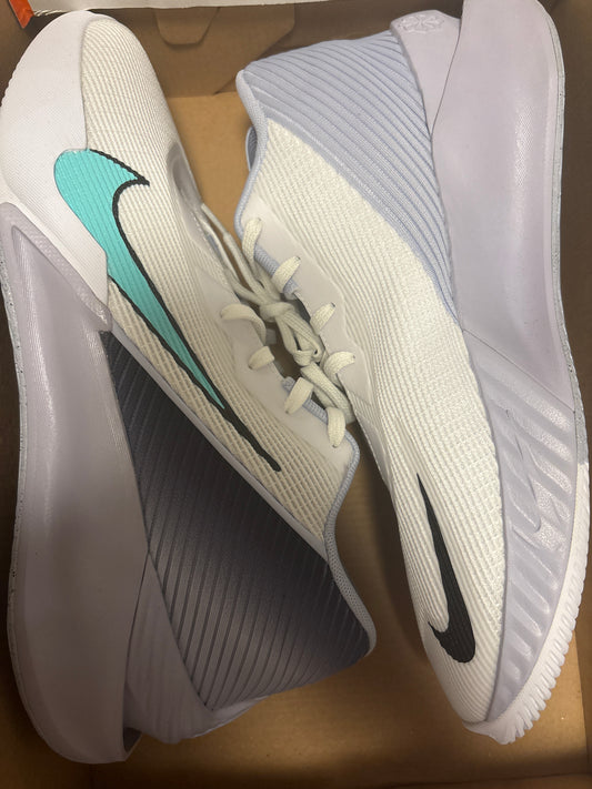 Nike G.T. Jump Academy, in grau/weiss, Größe 38,5