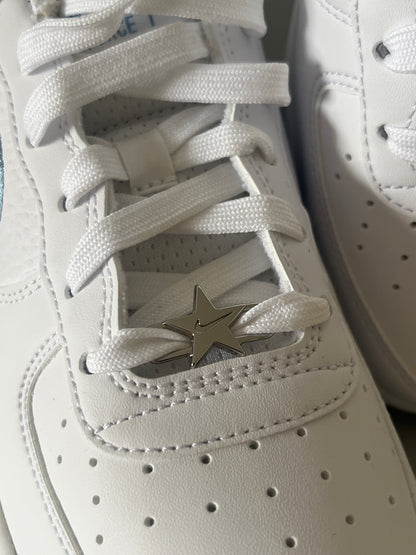 Nike Air Force 1 in weiß/blau mit Sternchen, Größe 38,5