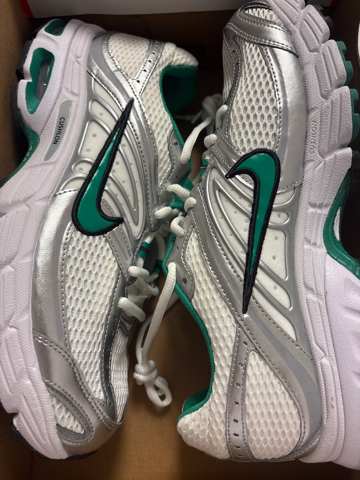 Nike Air Max Moto 2K in weiß/silber/grün/schwarz, Größe 45