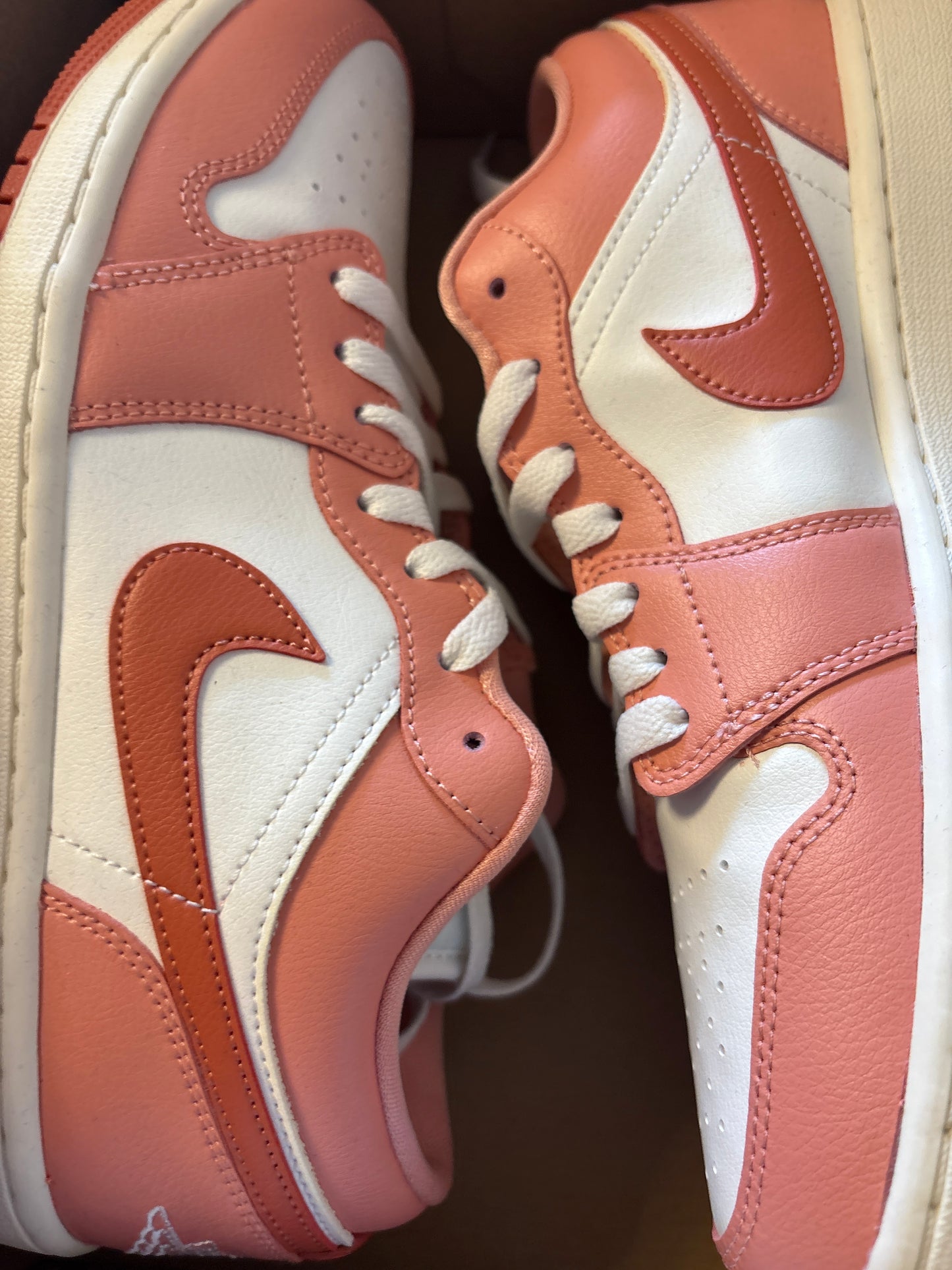 Nike Air Jordan 1 low, Aprikot/lachs, Größe 42,5