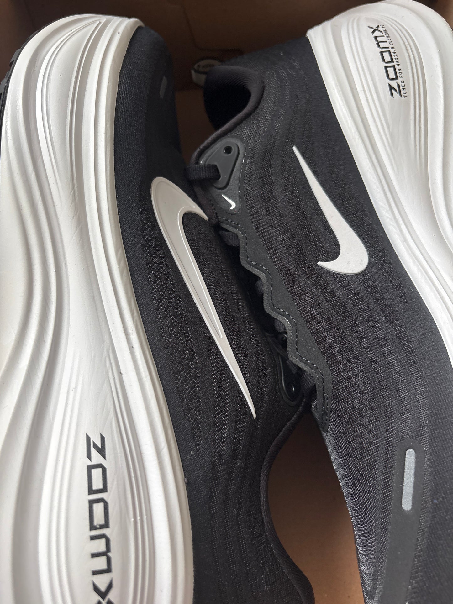 Nike Vomero Plus in weiss/schwarz, Größe 46