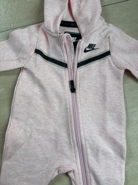 Nike Tech-Strampler für Neugeborene, Größe wählbar in rosa