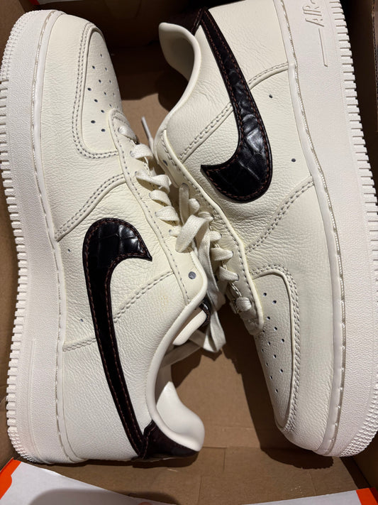 Nike Air Force 1 , weiss/braun Muster , Größe 45