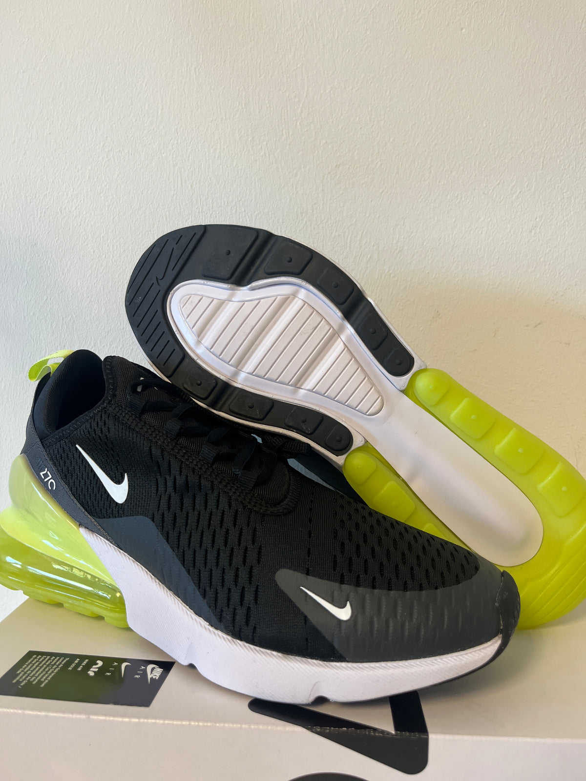 Nike Air Max 270 in weiss/gelb/schwarz, Größe 46