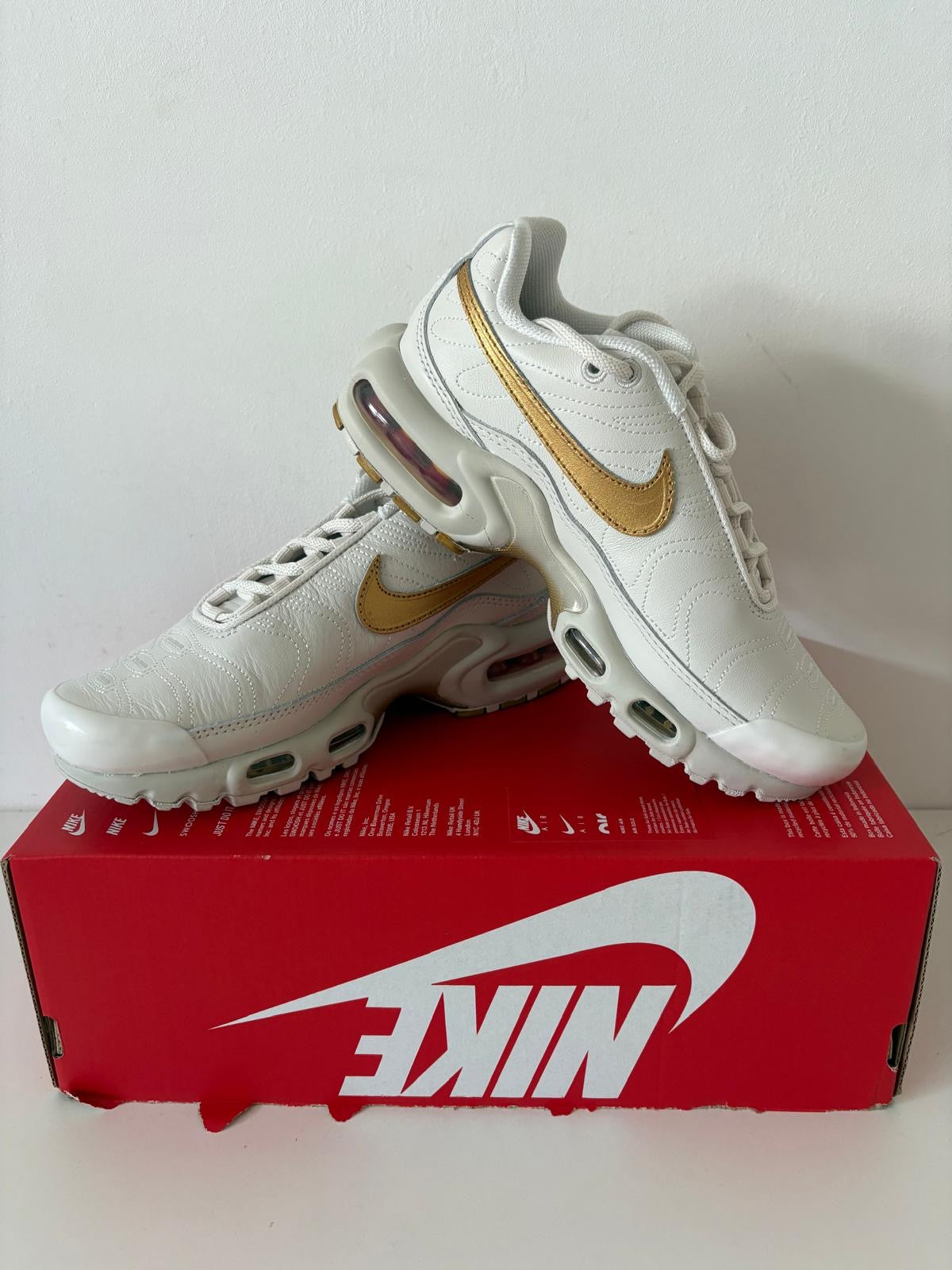 Nike Air Max Plus TN weiss/gold Gr. 36