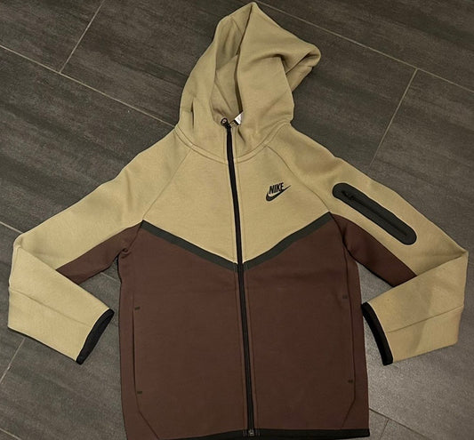 Nike Joggingjacke Kinder, Größe M in braun/Khaki grün