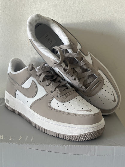 Nike Air Force 1 weiß/braun, Größe 38,5