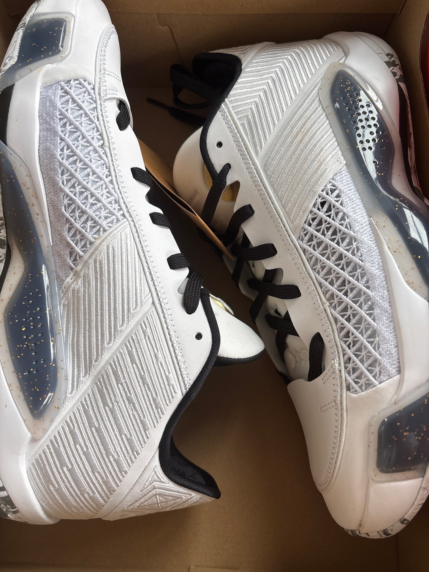 Nike AIR Jordan XXXVIII in weiss/schwarz, Größe wählbar