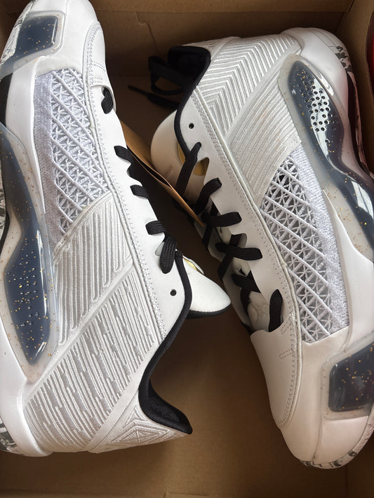 Nike AIR Jordan XXXVIII in weiss/schwarz, Größe wählbar