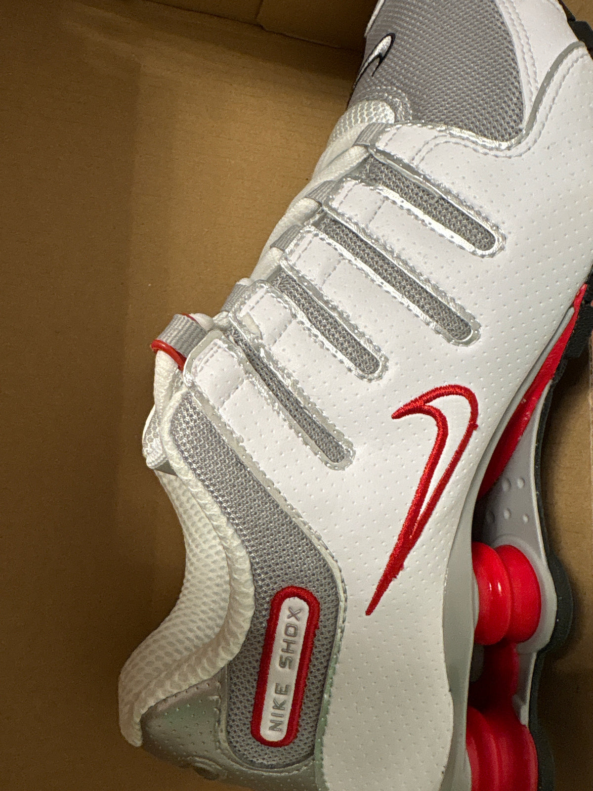 Nike Shox NZ in weiss/rot, Größe wählbar