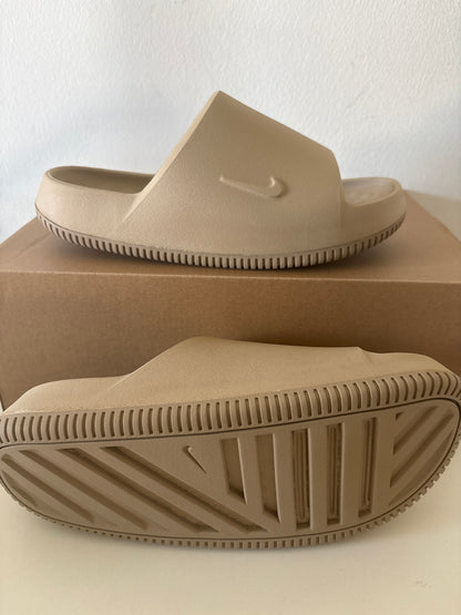 Nike Badelatschen Calm Slide 2.0 in beige, Größe 39