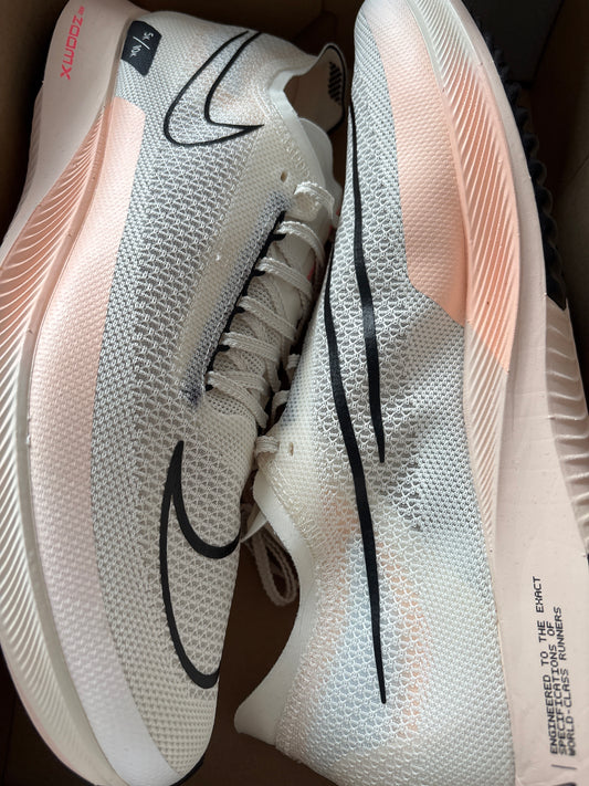 Nike Zoomx Streakfly grau/lachs/schwarz, Größe 48,5
