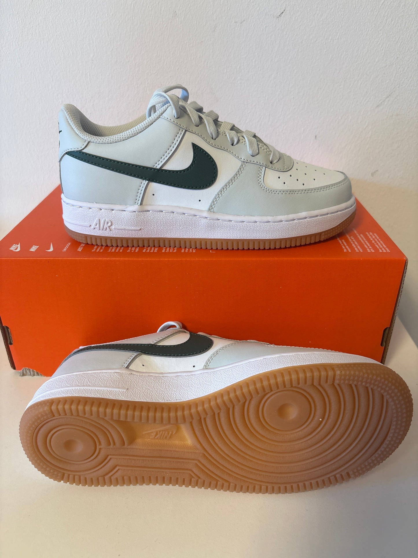 Nike Air Force 1 weiss/grau/grün, Gr. 37,5