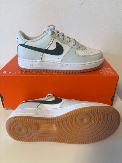 Nike Air Force 1 weiss/grau/grün, Gr. 37,5