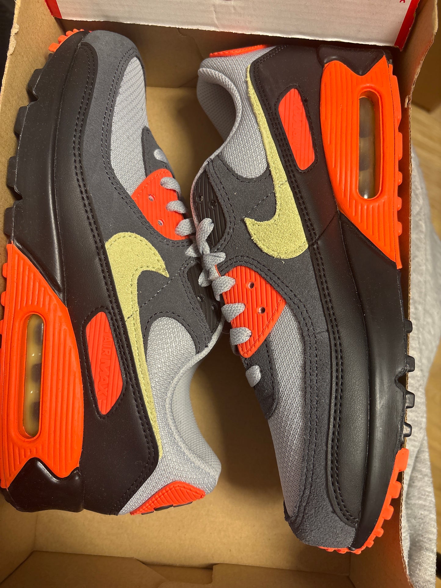 Nike Airmax 90 in schwarz/orange, Größe 42