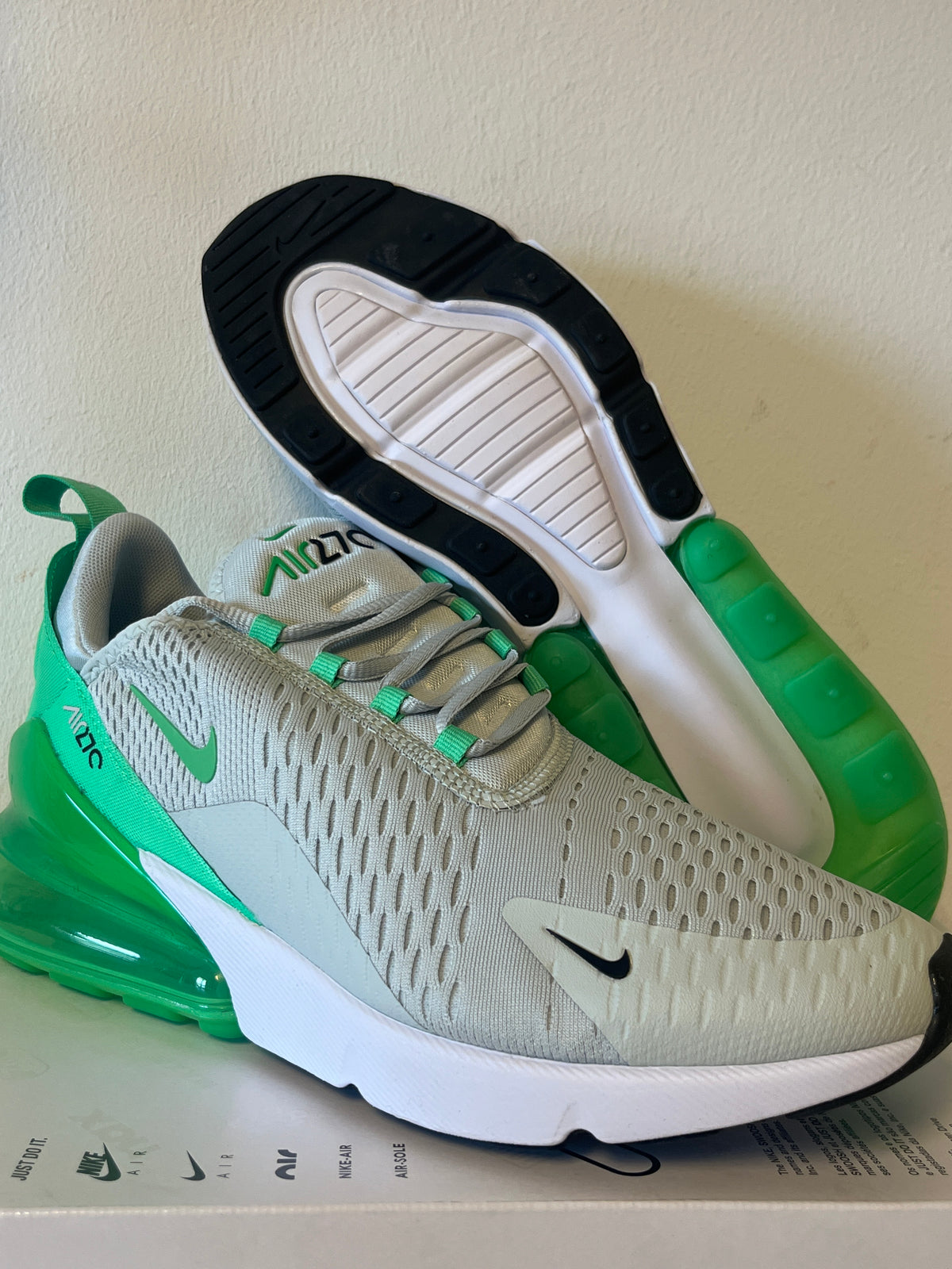Nike Air Max 270 in weiß/hellgrün/neon, Größe wählbar