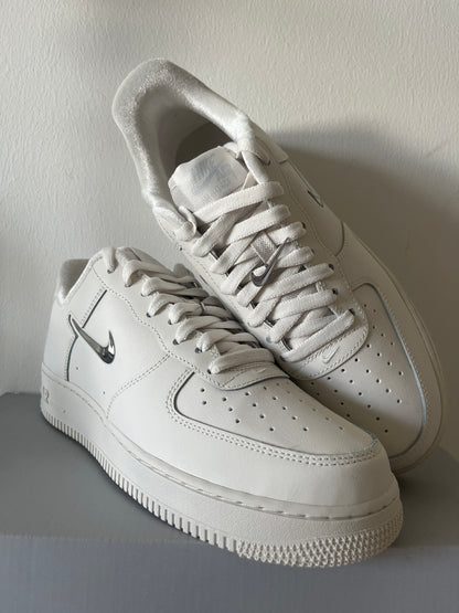 Nike Air Force 1 '07 weiß mit silbernen Swoosh, Größe wählbar