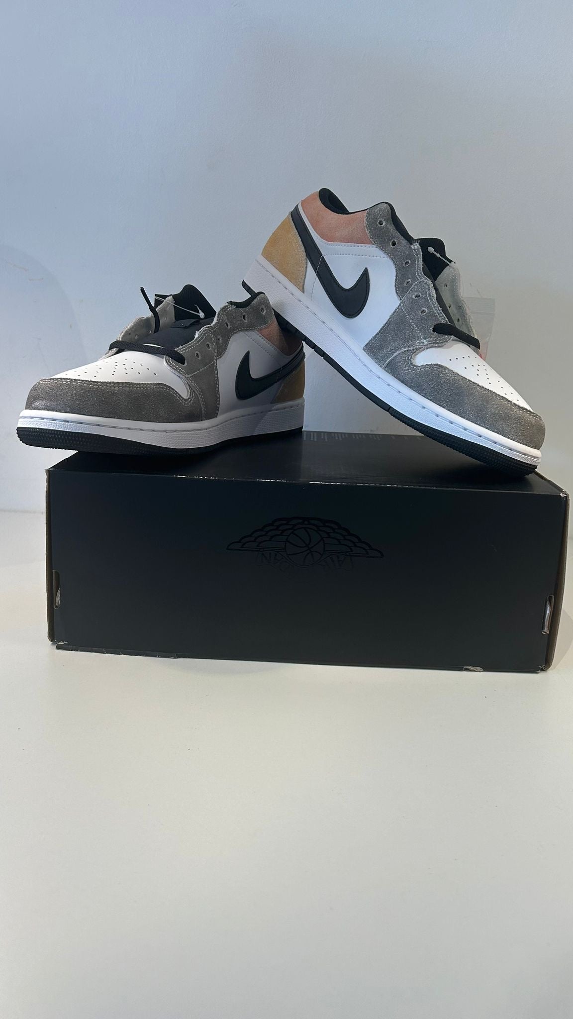 Nike Air Jordan low weiss/grau/rot/orange, Größe 47