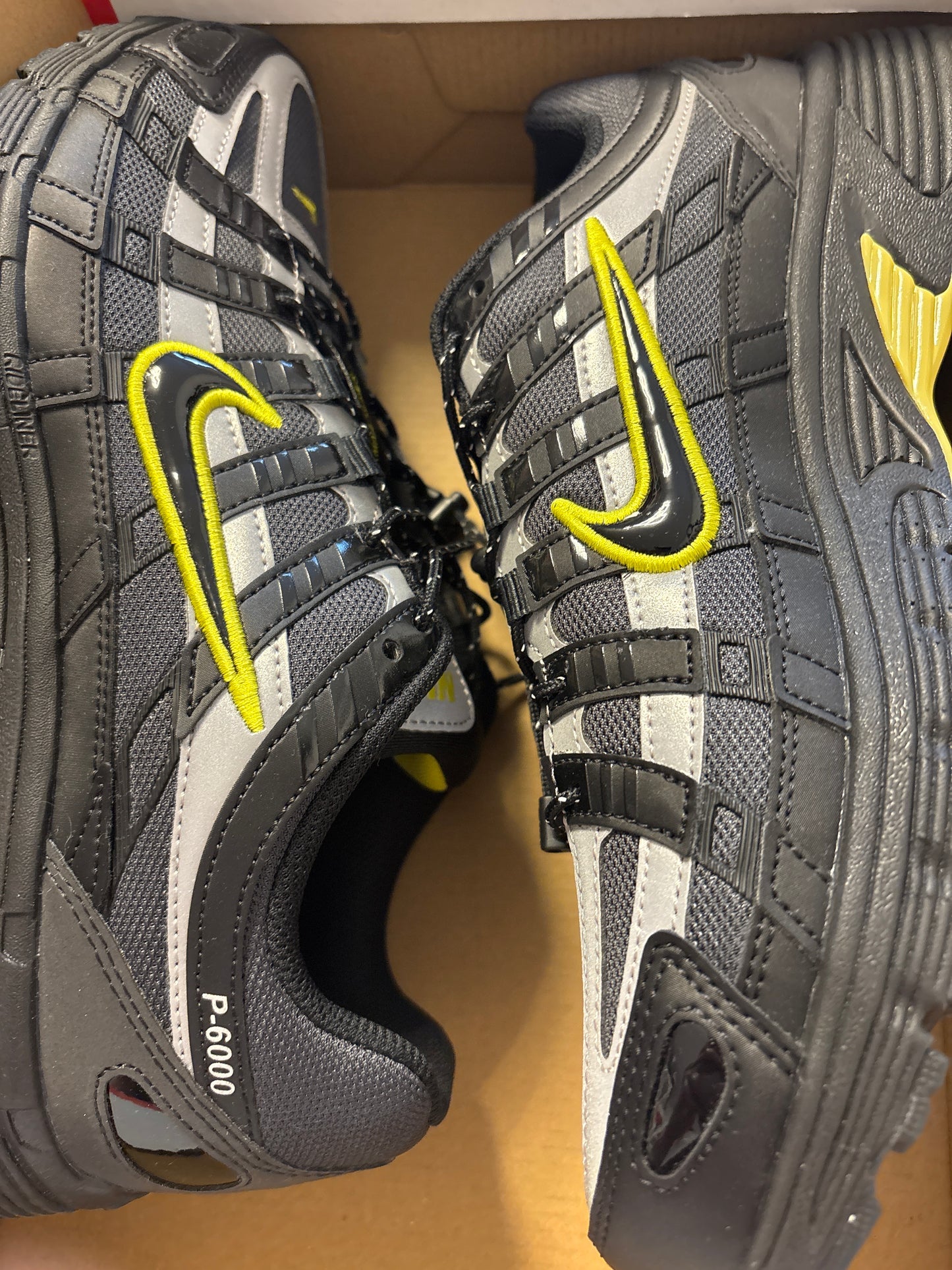 Nike P-6000 in schwarz, Größe wählbar