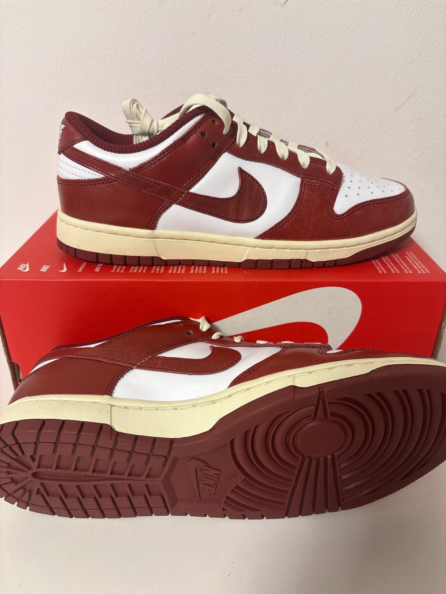 Nike Dunk low weiss/rot schimmernd, grösse wählbar