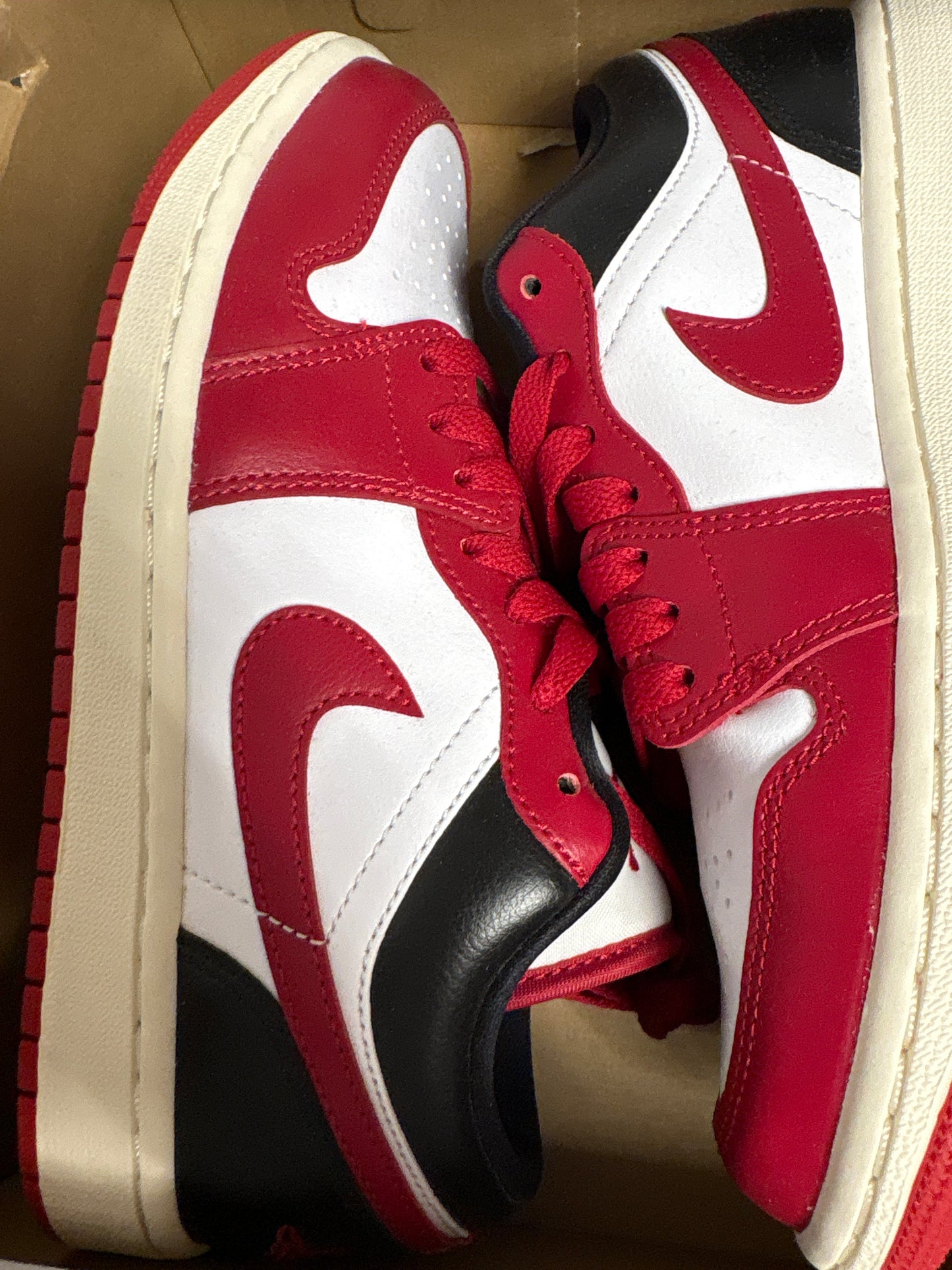 Air Jordan 1 low, weiss/rot/schwarz, Größe 38,5