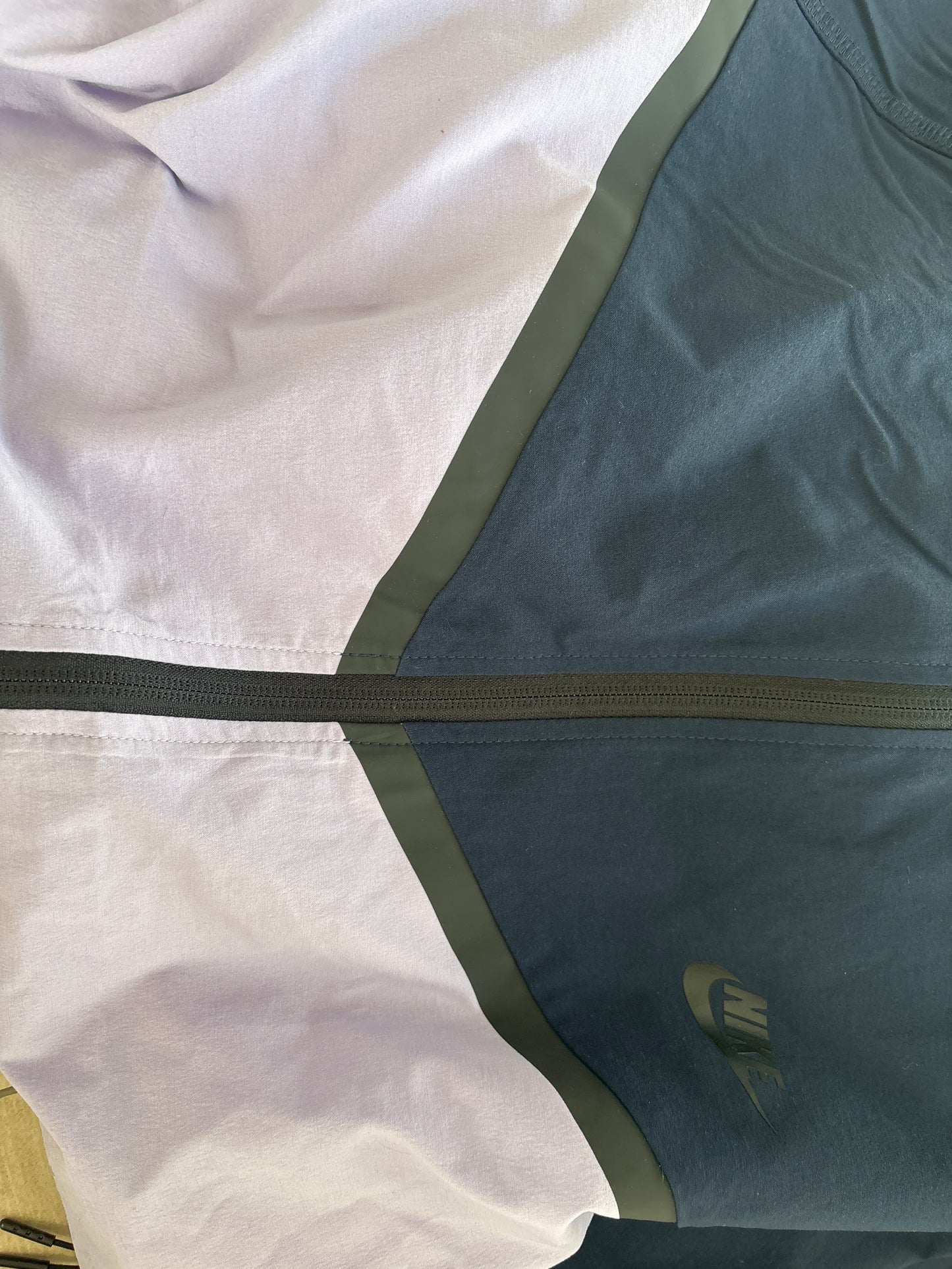 Nike Windbreaker in dunkellila/Flieder, Größe wählbar