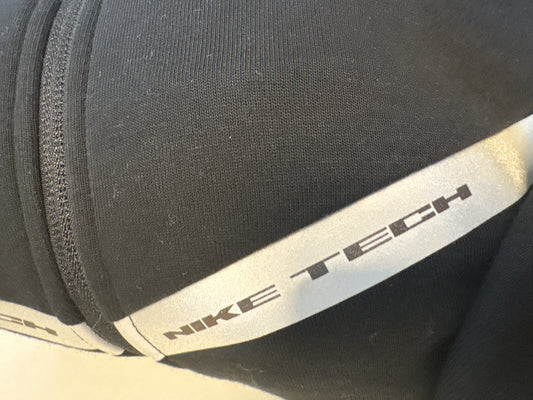 Nike Techfit Jacke in schwarz/silber , Größe wählbar