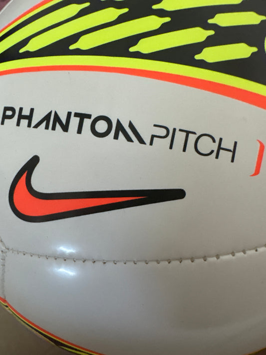 Nike Fußball Pitch weiss/gelb/orange Phantom