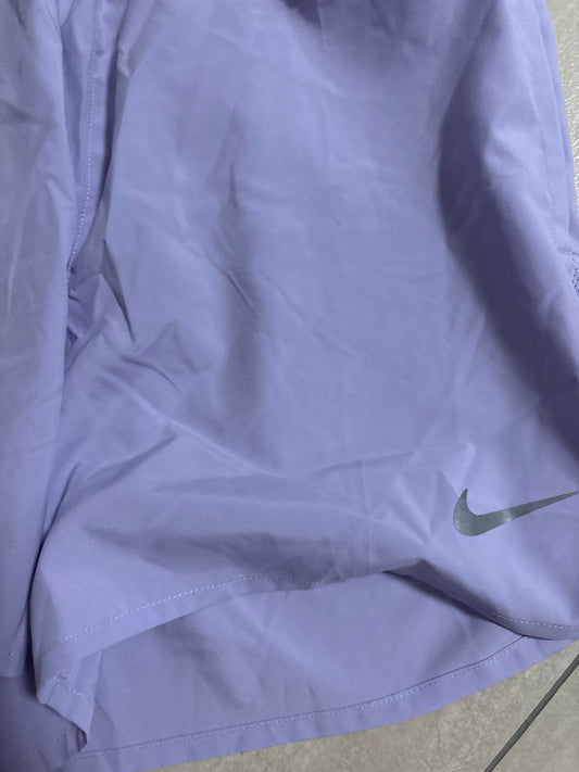 Nike kurze Hose, Flieder, Größe wählbar