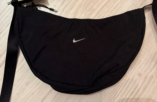 Nike Umhängetasche schwarz Halbmond