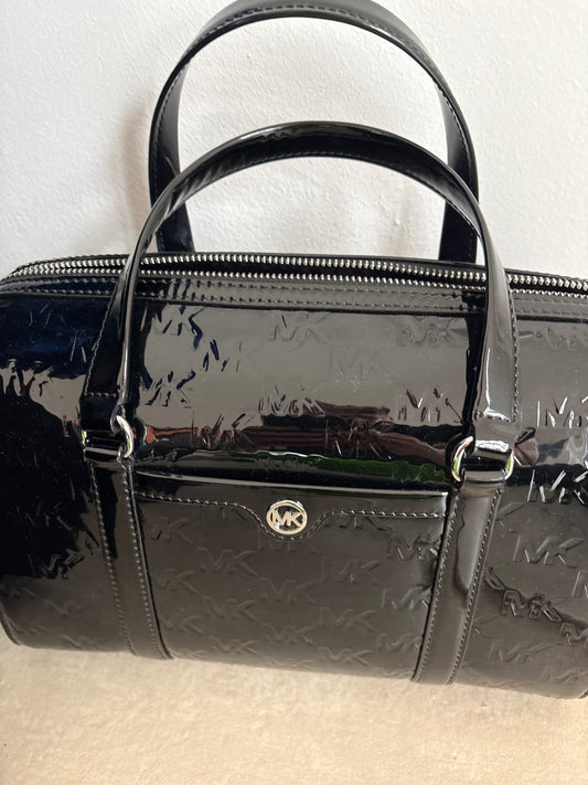 Michael Kors Tasche Travel in schwarz Lack groß