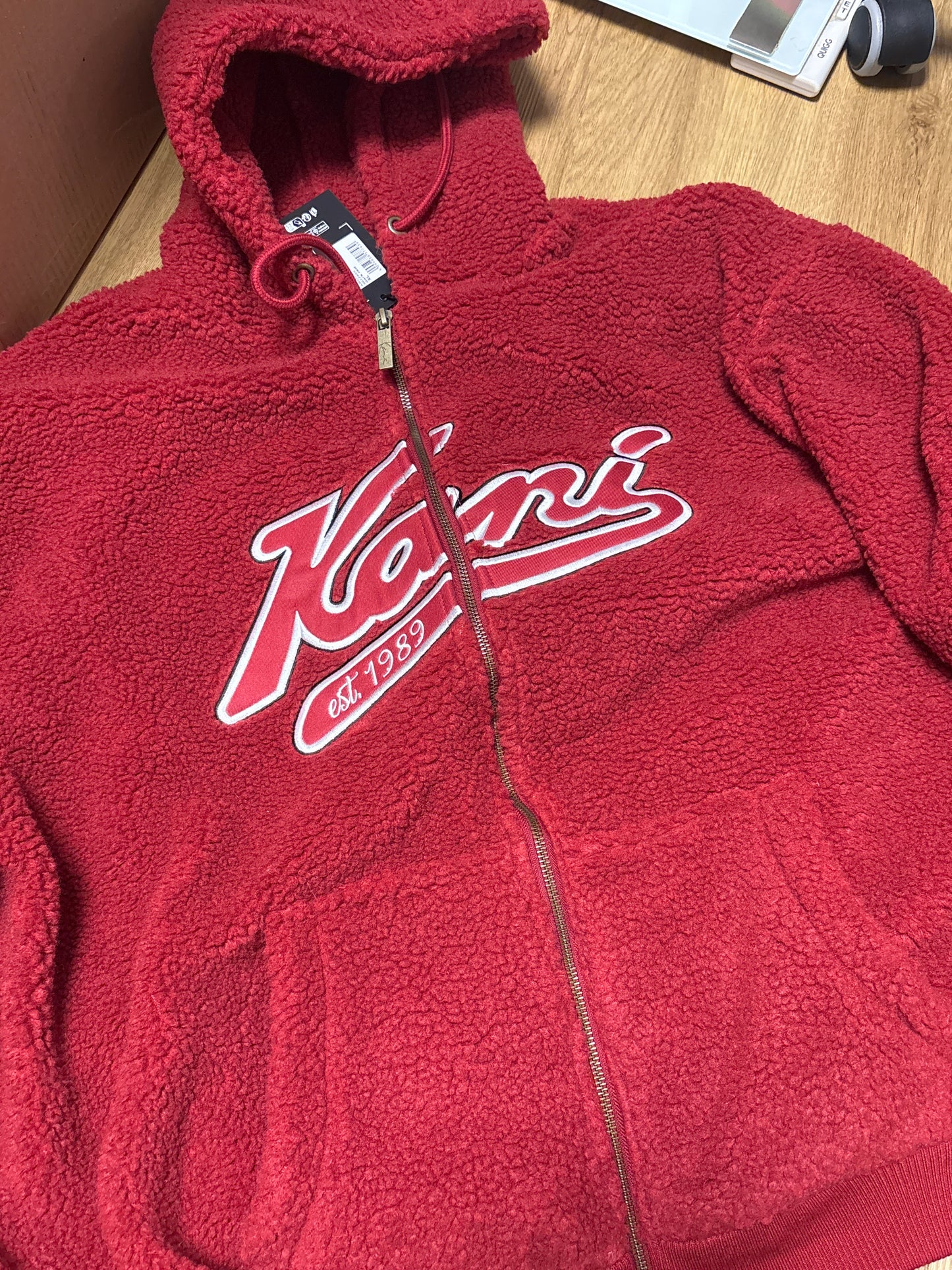 Karl Kani Plüsch Jacke, Größe XL, rot mit großem Schriftzug