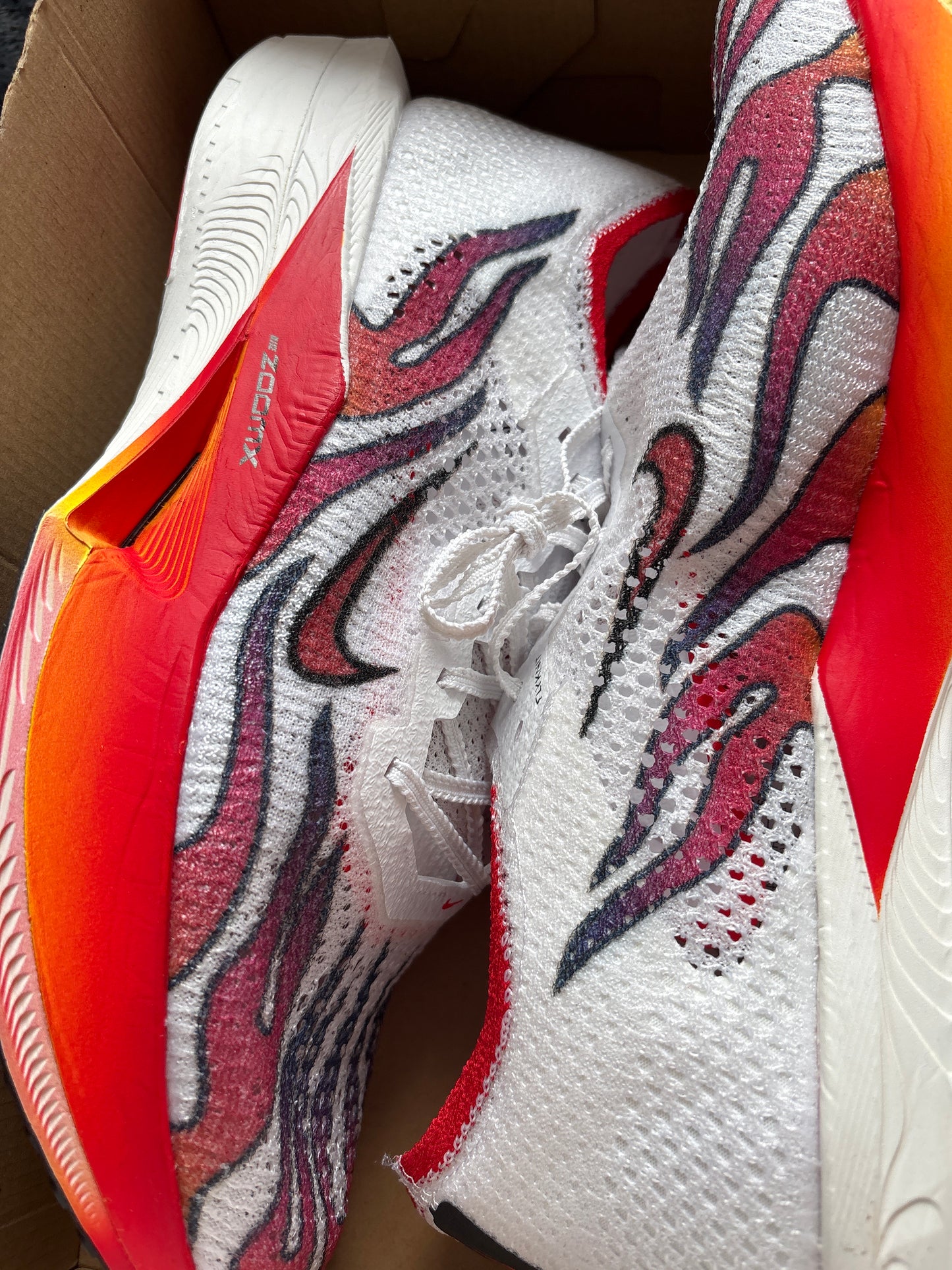 Nike Zoomx Vaporfly next weiss/flammen, Größe 47,5