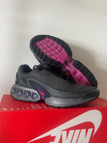 Nike Air Max DN in schwarz/lila/pink/rot, Größe 38,5