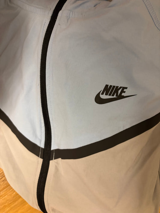 Nike Windbreaker in hellblau/grau, Größe wählbar