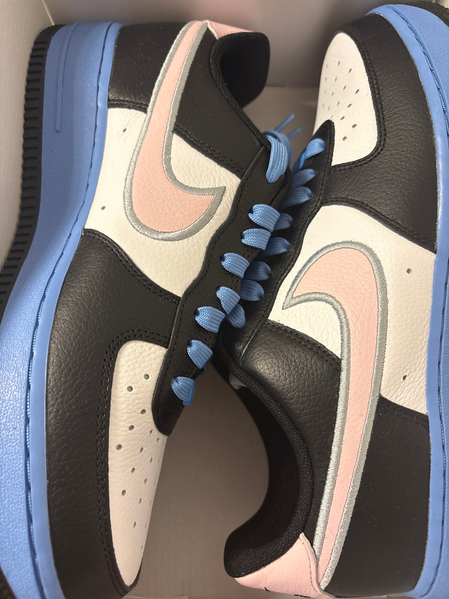 Nike Air Force 1, weis/schwarz/rosa/blau, Größe 42,5