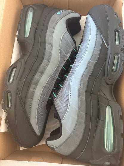 Nike Air Max 95 in schwarz/grau/türkis, Gr. 48,5