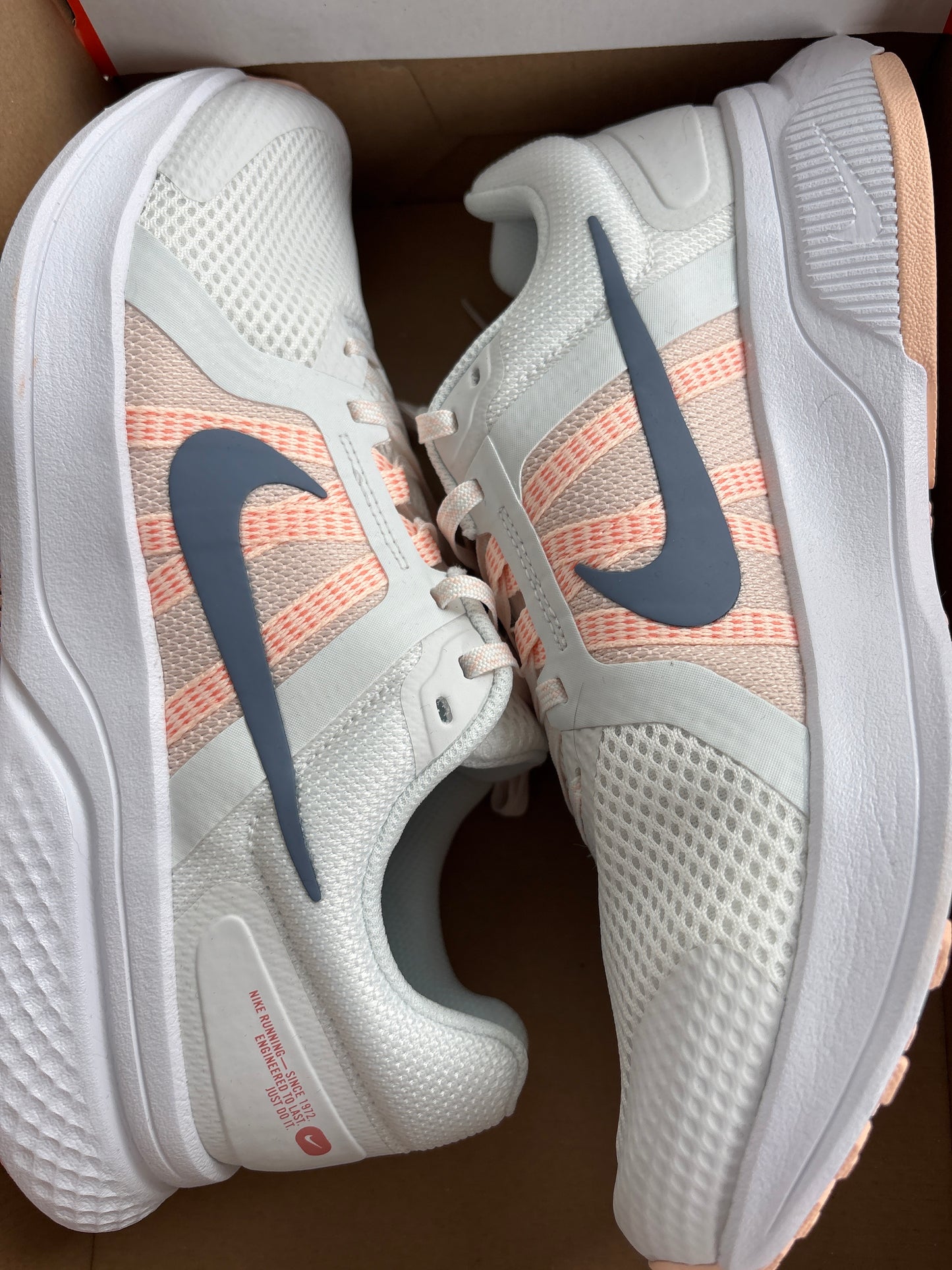 Nike Run Swift 2, weiss/grau/lachs, Größe 42
