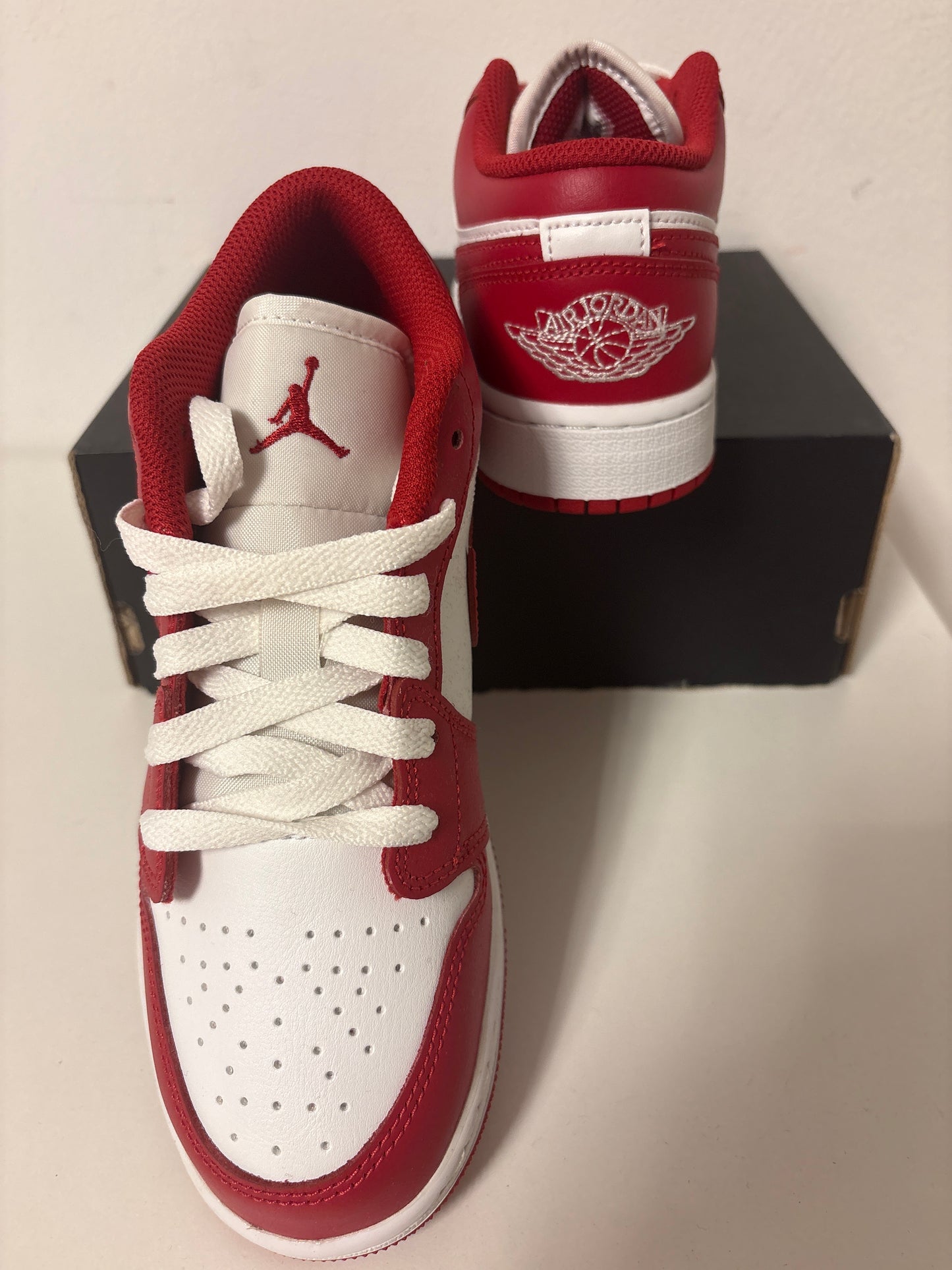 Nike Air Jordan 1 low, weiss/rot, Größe 35,5