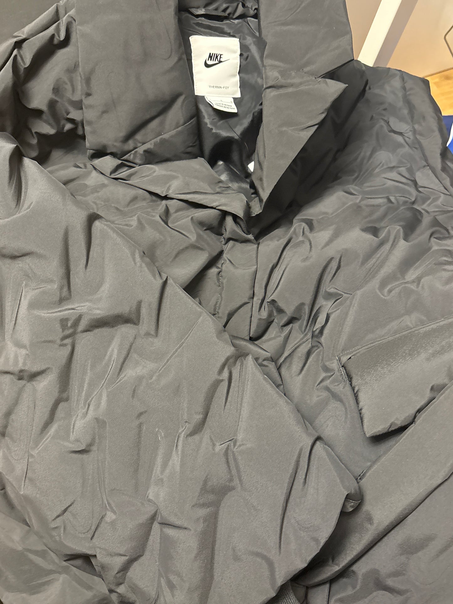 Nike Damen Wintermantel in schwarz, Größe L
