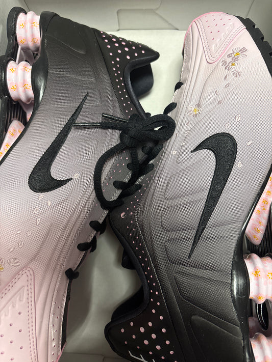 Nike Shox R4 in schwarz/rosa, Größe 40,5