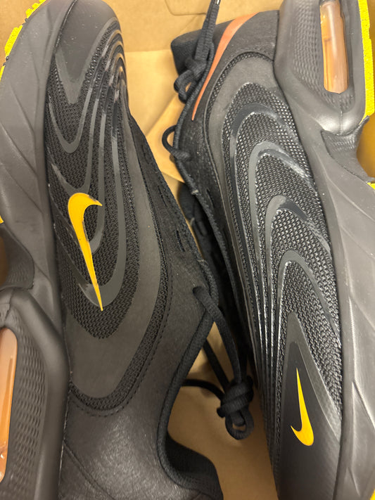 Nike Air Max Fire in schwarz/orange, Größe wählbar