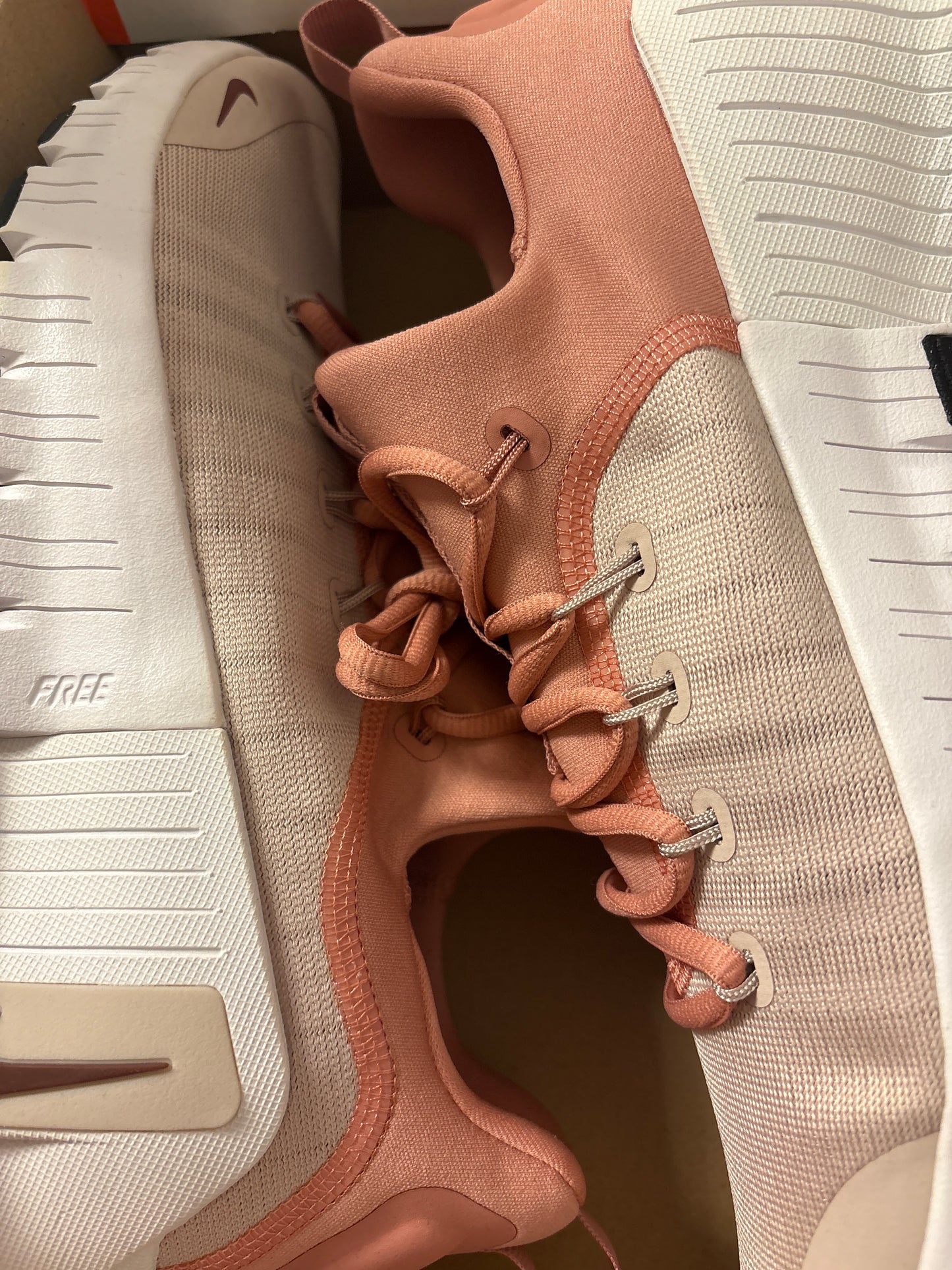 Nike Free Metcon 6, Größe 42 in altrosa